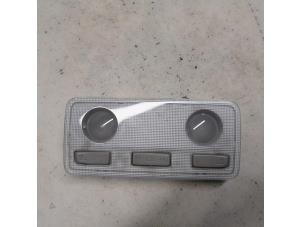 Gebruikte Binnenverlichting voor Toyota Yaris III (P13) 1.5 16V Hybrid Prijs € 42,00 Margeregeling aangeboden door Reclycar De Boer BV