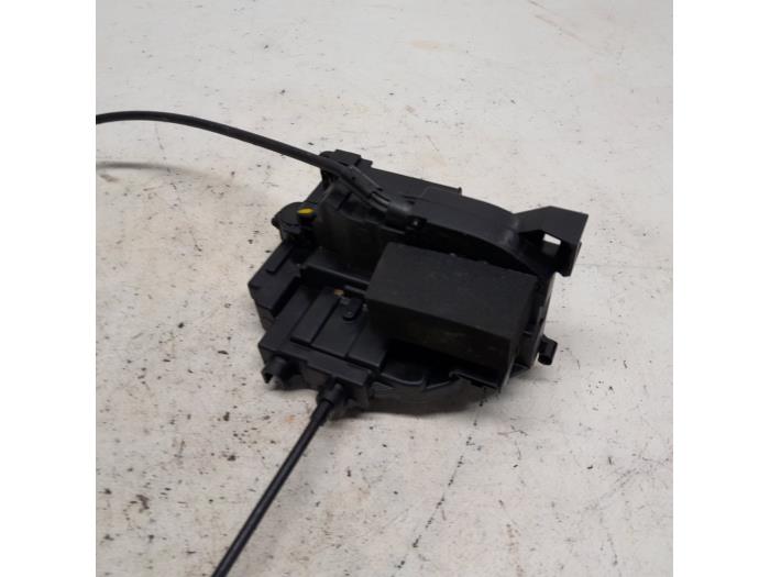 Deurslot Mechaniek 4Deurs links-achter van een Renault Modus/Grand Modus (JP) 1.2 16V 2012