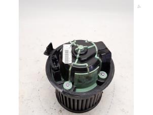 Gebruikte Chaufage Ventilatiemotor Peugeot 308 SW (4E/H) 1.6 HDi 16V FAP Prijs € 42,00 Margeregeling aangeboden door Reclycar De Boer BV
