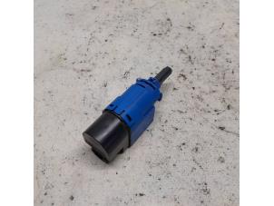 Gebruikte Koppeling schakelaar Dacia Duster (HS) 1.6 SCe 115 16V Prijs € 21,00 Margeregeling aangeboden door Reclycar De Boer BV