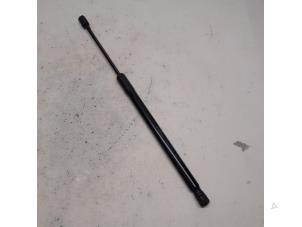 Gebruikte Kofferdekseldemper links-achter Hyundai iX20 (JC) 1.4 CRDi 16V Prijs € 10,50 Margeregeling aangeboden door Reclycar De Boer BV