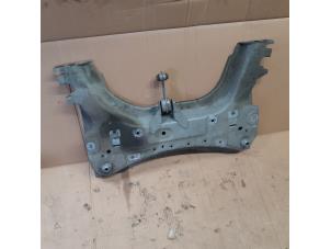Gebruikte Subframe Renault Clio IV (5R) 1.2 16V Prijs € 52,50 Margeregeling aangeboden door Reclycar De Boer BV