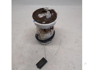 Gebruikte Tank element Pomp Ford Fiesta 6 (JA8) 1.25 16V Prijs € 26,25 Margeregeling aangeboden door Reclycar De Boer BV