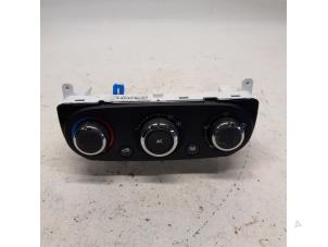 Gebruikte Chaufage Bedieningspaneel Renault Clio IV (5R) 1.2 16V Prijs € 31,50 Margeregeling aangeboden door Reclycar De Boer BV