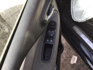 Gebruikte Elektrisch Raam Schakelaar Fiat Punto Evo (199) 1.3 JTD Multijet 85 16V Euro 5 Prijs € 26,25 Margeregeling aangeboden door Reclycar De Boer BV