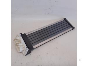 Gebruikte Element Kachelverwarming Toyota RAV4 (A5) 2.5 Plug-in Hybrid 16V AWD Prijs € 78,75 Margeregeling aangeboden door Reclycar De Boer BV