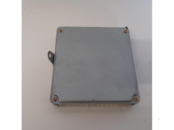 Computer Motormanagement van een Toyota RAV4 (A2) 2.0 D-4D 16V 4x4 2004
