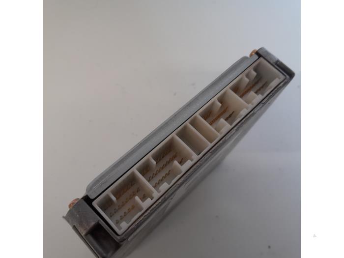 Computer Motormanagement van een Toyota RAV4 (A2) 2.0 D-4D 16V 4x4 2004