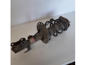 Gebruikte Schokdemper links-voor Toyota Avensis Wagon (T27) 2.2 16V D-4D-F 150 Prijs € 36,75 Margeregeling aangeboden door Reclycar De Boer BV