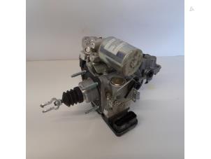 Gebruikte Rembooster Toyota RAV4 (A5) 2.5 Plug-in Hybrid 16V AWD Prijs € 157,50 Margeregeling aangeboden door Reclycar De Boer BV