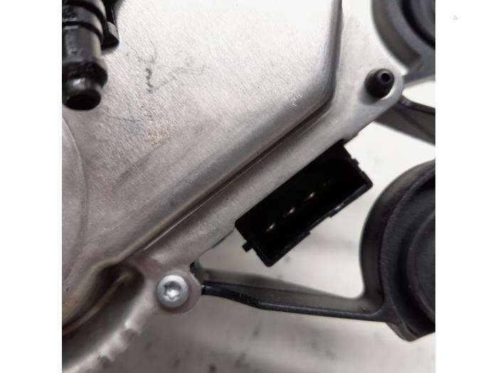 Ruitenwissermotor achter van een Seat Ibiza IV (6J5) 1.4 TDI 12V 2015