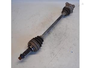 Gebruikte Steekas rechts-achter Toyota RAV4 (A2) 2.0 D-4D 16V 4x4 Prijs € 47,25 Margeregeling aangeboden door Reclycar De Boer BV