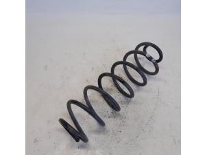 Gebruikte Veerschroef achter Peugeot 2008 (CU) 1.6 Blue HDi 100 Prijs € 13,13 Margeregeling aangeboden door Reclycar De Boer BV