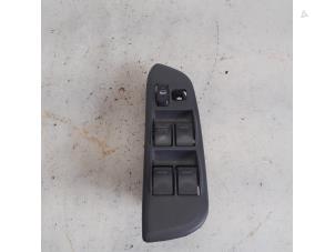 Gebruikte Elektrisch Raam Schakelaar Toyota RAV4 (A2) 2.0 D-4D 16V 4x4 Prijs € 42,00 Margeregeling aangeboden door Reclycar De Boer BV