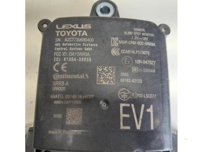 Radar sensor van een Toyota RAV4 (A5) 2.5 Plug-in Hybrid 16V AWD 2021