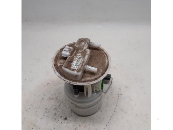 Gebruikte Tank element Pomp Dacia Sandero II 0.9 TCE 12V Prijs € 42,00 Margeregeling aangeboden door Reclycar De Boer BV