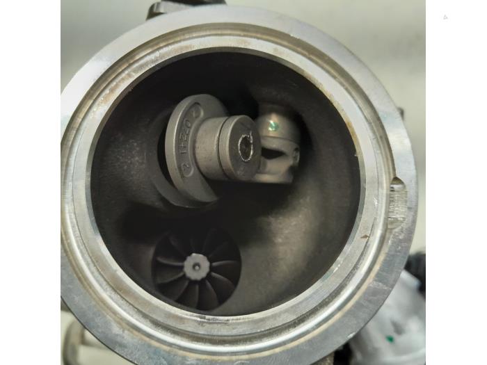 Turbo van een Volkswagen Passat (3G2) 1.5 TSI 16V 2020