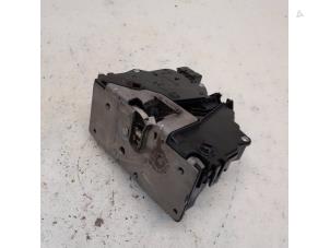 Gebruikte Deurslot Mechaniek 4Deurs links-achter Opel Corsa E 1.0 SIDI Turbo 12V Prijs € 26,25 Margeregeling aangeboden door Reclycar De Boer BV