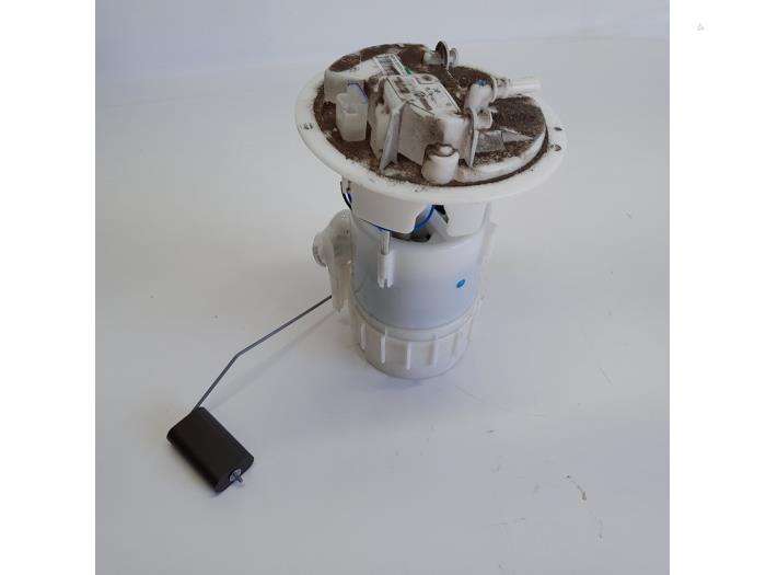 Gebruikte Tank element Pomp Peugeot 2008 (CU) 1.2 Vti 12V PureTech 82 Prijs € 42,00 Margeregeling aangeboden door Reclycar De Boer BV
