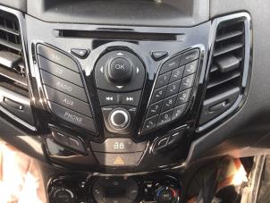 Gebruikte Radiobedienings paneel Ford Fiesta 6 (JA8) 1.0 EcoBoost 12V 100 Prijs € 52,50 Margeregeling aangeboden door Reclycar De Boer BV