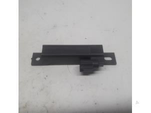 Gebruikte Keyless entry antenne Renault Clio V (RJAB) 1.0 TCe 100 12V Prijs € 36,75 Margeregeling aangeboden door Reclycar De Boer BV