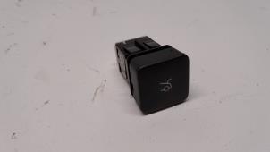 Gebruikte Schakelaar achterklep Citroen C4 Grand Picasso (3A) 2.0 Blue HDI 150 Prijs € 21,00 Margeregeling aangeboden door Reclycar De Boer BV