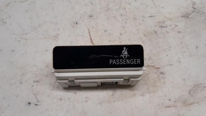 Gebruikte Display Interieur Toyota Prius (NHW20) 1.5 16V Prijs € 26,25 Margeregeling aangeboden door Reclycar De Boer BV