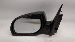 Gebruikte Spiegel Buiten links Hyundai i20 1.2i 16V Prijs € 42,00 Margeregeling aangeboden door Reclycar De Boer BV