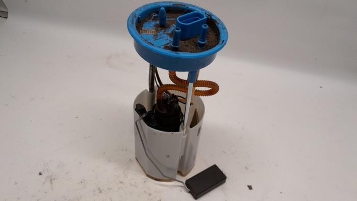 Gebruikte Tank element Pomp Volkswagen Touran (1T3) 1.2 TSI Prijs € 26,25 Margeregeling aangeboden door Reclycar De Boer BV