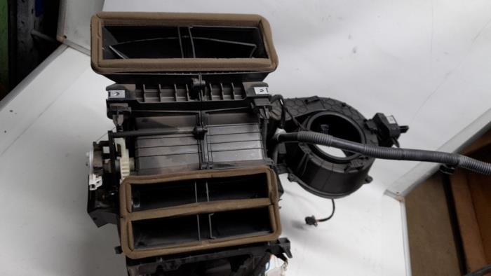 Kachelhuis van een Fiat 500L (199) 1.6 D 16V Multijet II 2015