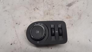 Gebruikte Licht Schakelaar Opel Adam 1.4 16V Prijs € 26,25 Margeregeling aangeboden door Reclycar De Boer BV