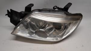 Gebruikte Koplamp links Mitsubishi Outlander (CU) 2.0 16V 4x2 Prijs € 105,00 Margeregeling aangeboden door Reclycar De Boer BV