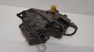 Gebruikte Additatief tank Peugeot 308 SW (L4/L9/LC/LJ/LR) 1.6 BlueHDi 120 Prijs € 262,50 Margeregeling aangeboden door Reclycar De Boer BV