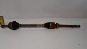 Gebruikte Aandrijfas rechts-voor Peugeot 308 SW (L4/L9/LC/LJ/LR) 1.6 BlueHDi 120 Prijs € 52,50 Margeregeling aangeboden door Reclycar De Boer BV