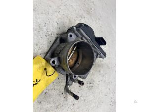 Gebruikte Gasklephuis Renault Scénic III (JZ) 2.0 16V CVT Prijs € 73,50 Margeregeling aangeboden door Reclycar De Boer BV