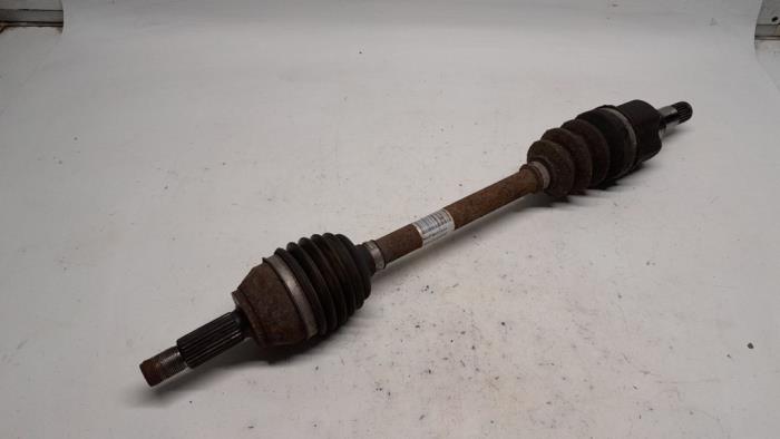 Gebruikte Aandrijfas links-voor Ford Fiesta 6 (JA8) 1.25 16V Prijs € 26,25 Margeregeling aangeboden door Reclycar De Boer BV