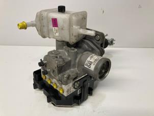 Gebruikte Rembol Kia Niro I (DE) 1.6 GDI Hybrid Prijs € 420,00 Margeregeling aangeboden door Reclycar De Boer BV