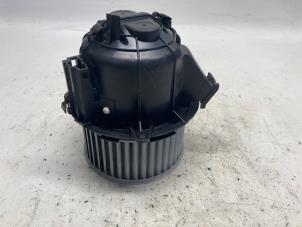 Gebruikte Kachel Ventilatiemotor Citroen C3 Aircross I (2C/2R) 1.2 e-THP PureTech 110 Prijs € 73,50 Margeregeling aangeboden door Reclycar De Boer BV