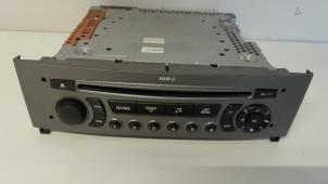 Gebruikte Radio CD Speler Peugeot 308 SW (4E/H) 2.0 HDi 16V FAP Prijs € 105,00 Margeregeling aangeboden door Reclycar De Boer BV