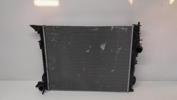 Gebruikte Radiateur Renault Megane IV Estate (RFBK) 1.3 TCE 160 16V Prijs € 78,75 Margeregeling aangeboden door Reclycar De Boer BV