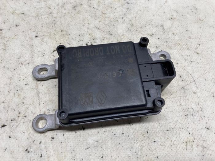 Gebruikte Cruise control sensor Renault Megane IV Estate (RFBK) 1.3 TCE 160 16V Prijs € 210,00 Margeregeling aangeboden door Reclycar De Boer BV
