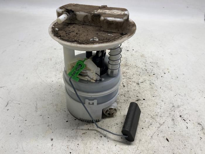 Gebruikte Tank element Pomp Dacia Sandero I (BS) 1.2 16V Prijs € 52,50 Margeregeling aangeboden door Reclycar De Boer BV