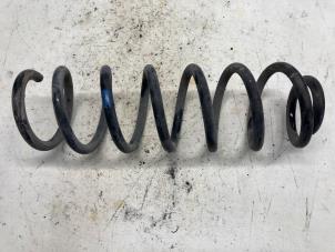 Gebruikte Schroefveer achter Renault Grand Scénic III (JZ) 1.4 16V TCe 130 Prijs € 13,13 Margeregeling aangeboden door Reclycar De Boer BV