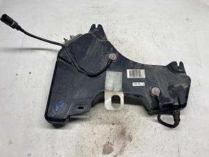 Gebruikte Additatief tank Citroen C5 III Tourer (RW) 2.0 HDiF 16V Prijs € 73,50 Margeregeling aangeboden door Reclycar De Boer BV