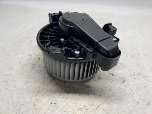 Gebruikte Chaufage Ventilatiemotor Toyota RAV4 (A3) 2.2 D-4D 16V 4x4 Prijs € 52,50 Margeregeling aangeboden door Reclycar De Boer BV