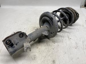 Gebruikte Schokdemper rechts-voor Renault Grand Scénic III (JZ) 1.4 16V TCe 130 Prijs € 42,00 Margeregeling aangeboden door Reclycar De Boer BV
