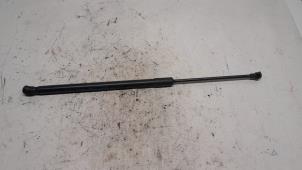 Gebruikte Gasdemper rechts-achter Seat Arona (KJX) 1.0 TGI 12V Prijs € 21,00 Margeregeling aangeboden door Reclycar De Boer BV