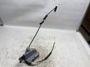 Gebruikte Slotmechaniek Portier 4Deurs links-achter Citroen C5 III Tourer (RW) 2.0 HDiF 16V Prijs € 26,25 Margeregeling aangeboden door Reclycar De Boer BV