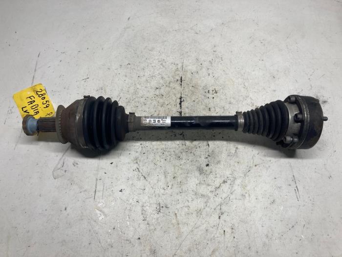 Gebruikte Steekas links-voor Skoda Fabia III (NJ3) 1.2 TSI 16V Prijs € 26,25 Margeregeling aangeboden door Reclycar De Boer BV