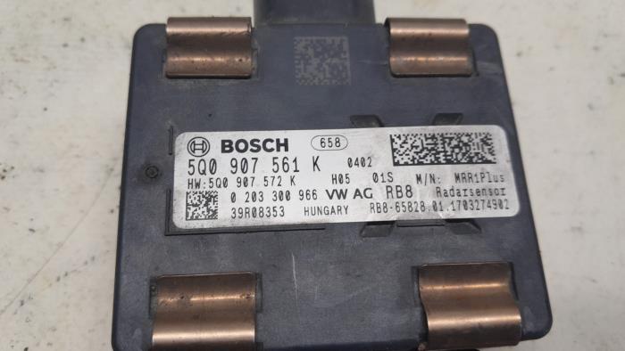 Gebruikte Radar sensor Skoda Fabia III (NJ3) 1.2 TSI 16V Prijs € 393,75 Margeregeling aangeboden door Reclycar De Boer BV